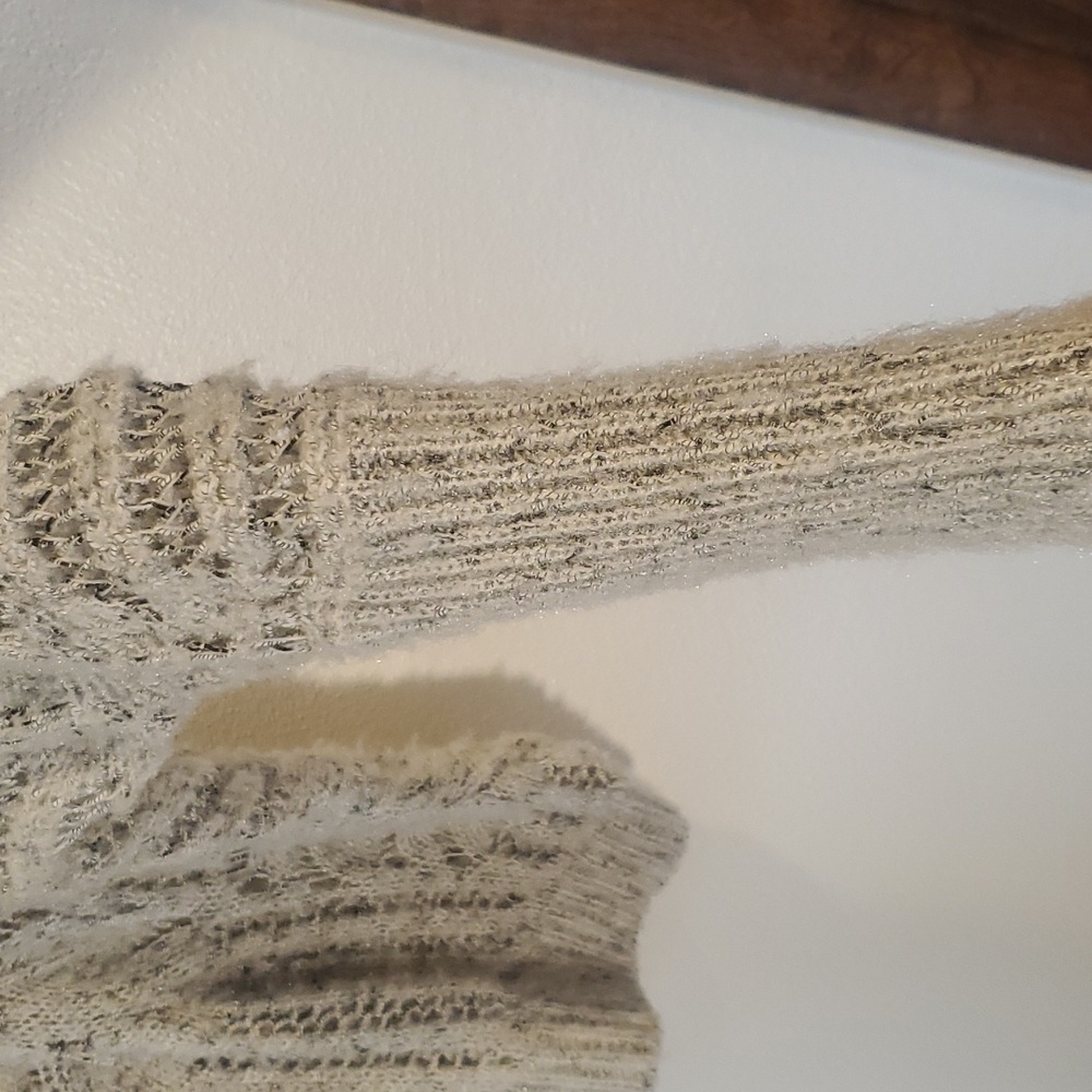 Madison Lilly Sweater - Picture 3 of 5